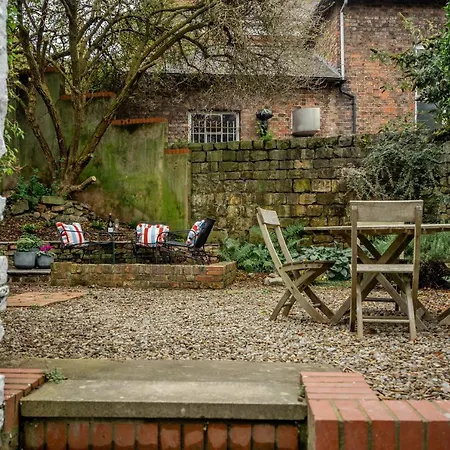 17 Trinity Lane * York